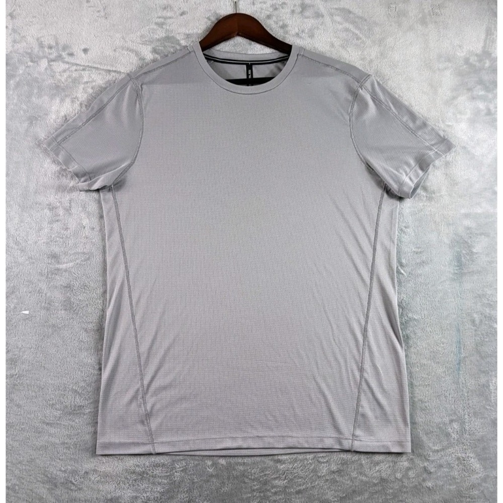 Ten Thousand Shirt Mens Medium Gray The Lightweight Athletic Training Tee READ